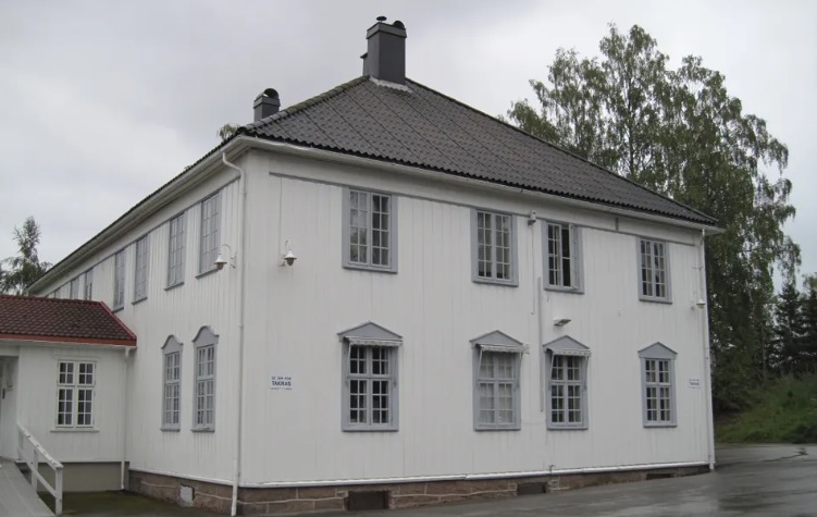 3440 RØYKEN Heggumhøgda 2